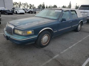  Salvage Lincoln Towncar