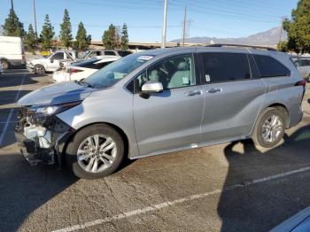  Salvage Toyota Sienna