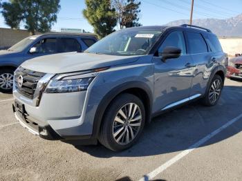  Salvage Nissan Pathfinder