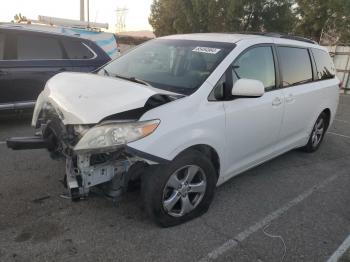  Salvage Toyota Sienna