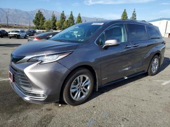  Salvage Toyota Sienna