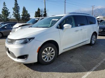  Salvage Chrysler Pacifica