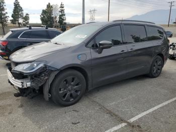  Salvage Chrysler Pacifica