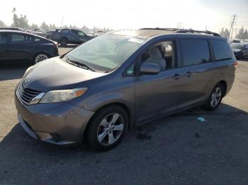  Salvage Toyota Sienna