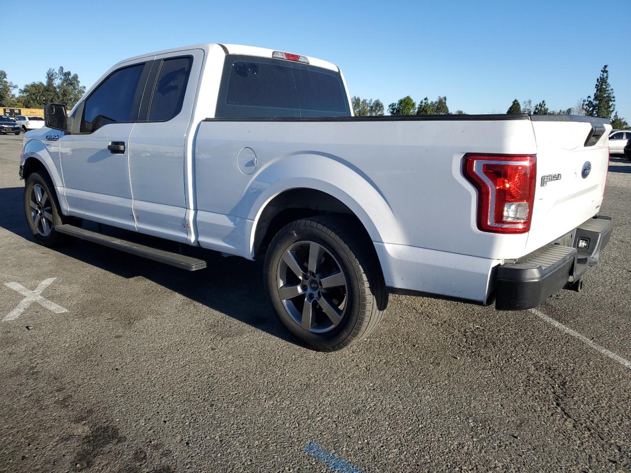 Ford F-150 Super Cab Image 5