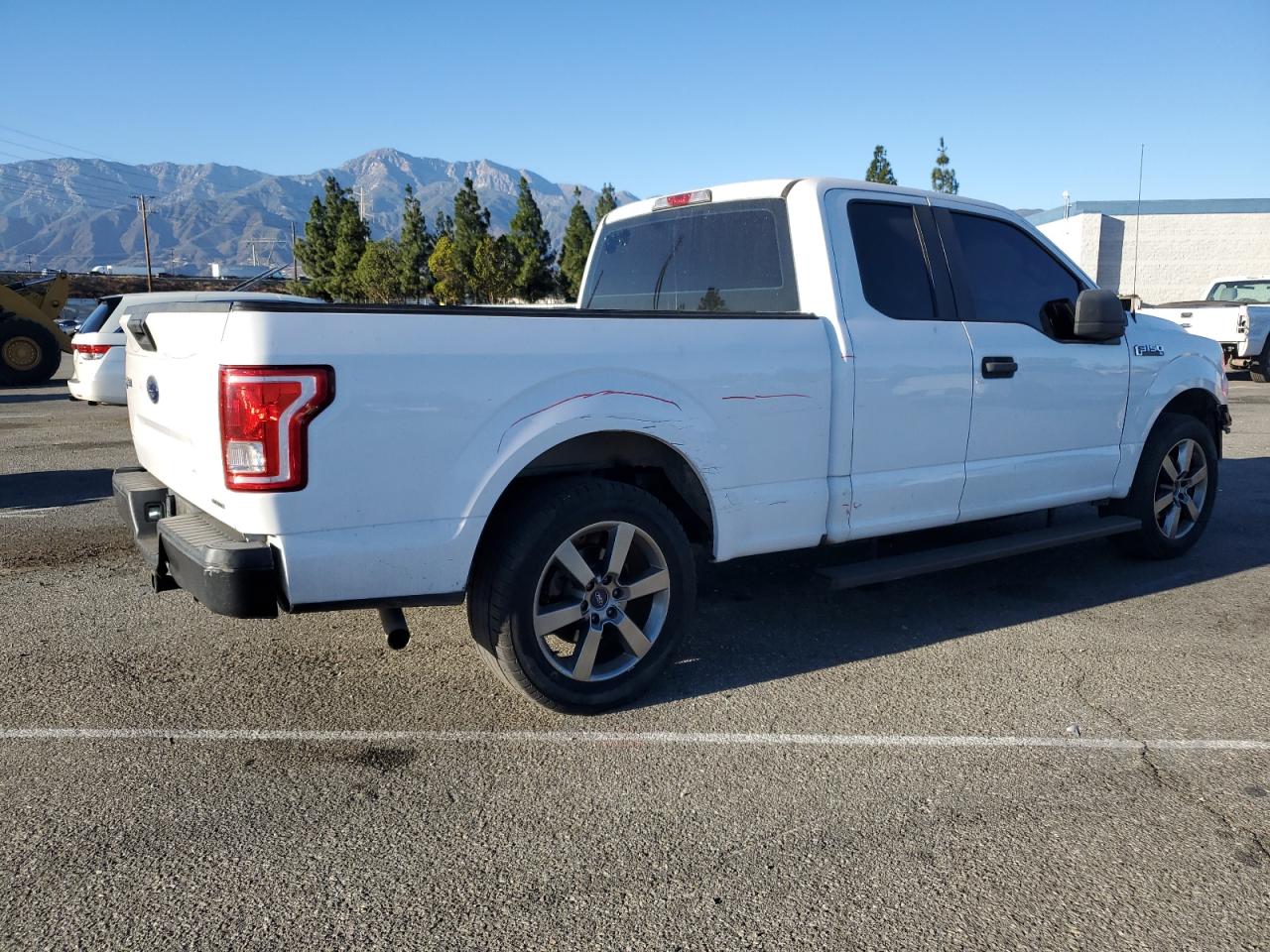 Ford F-150 Super Cab Image 3