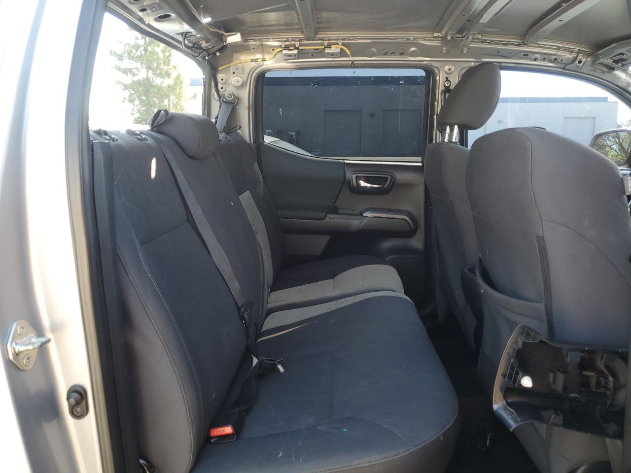 Toyota Tacoma Double Cab Image 9