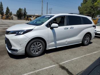  Salvage Toyota Sienna