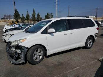  Salvage Toyota Sienna