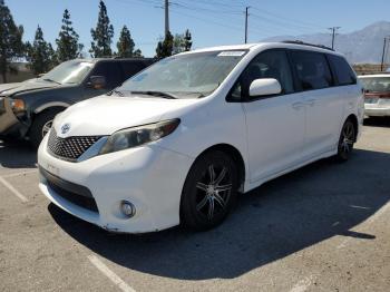  Salvage Toyota Sienna
