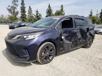  Salvage Toyota Sienna