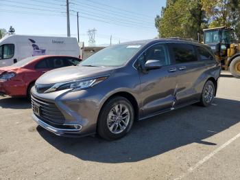  Salvage Toyota Sienna