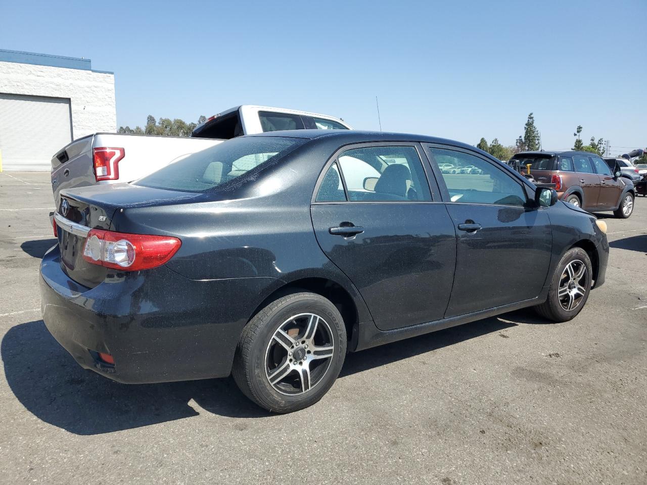 Toyota Corolla Base Image 9