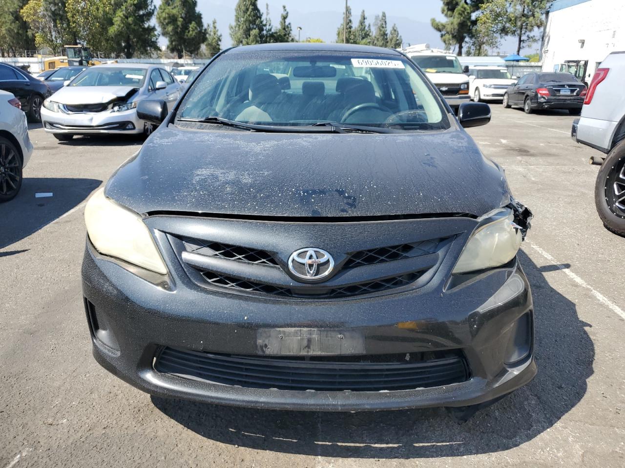 Toyota Corolla Base Image 2