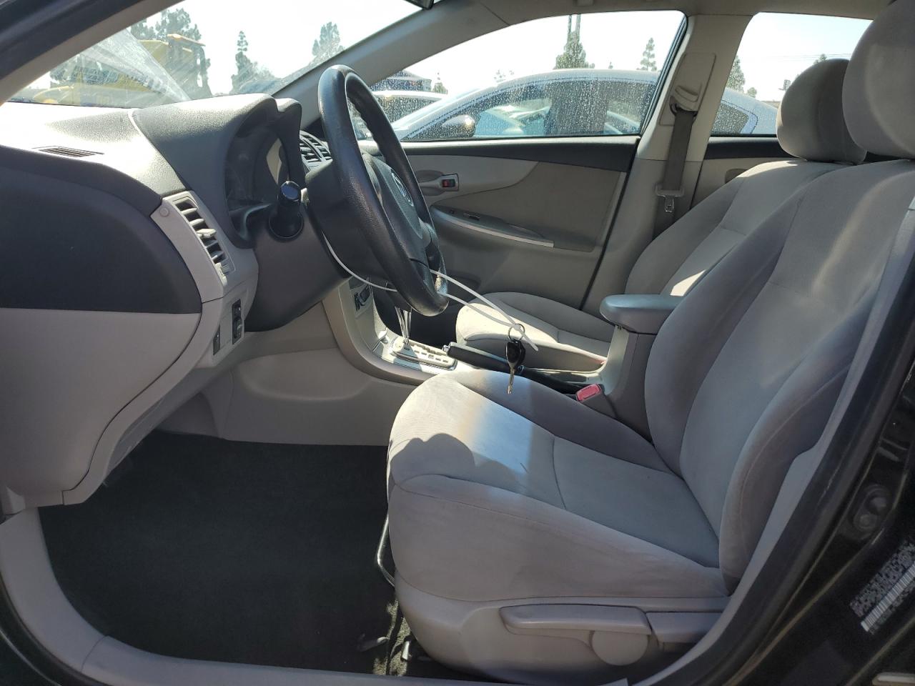 Toyota Corolla Base Image 5