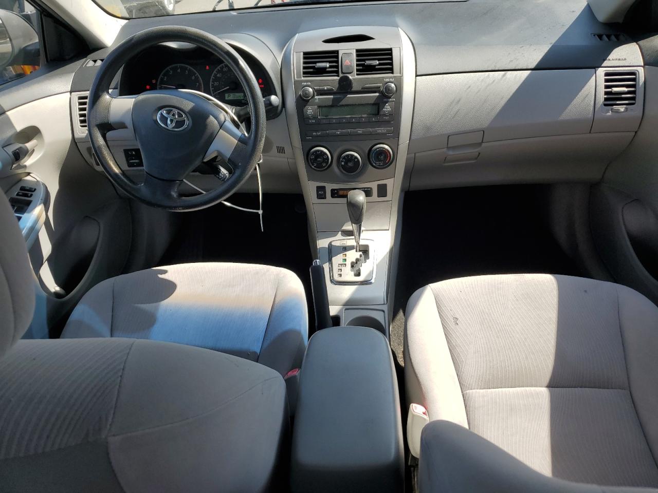 Toyota Corolla Base Image 3