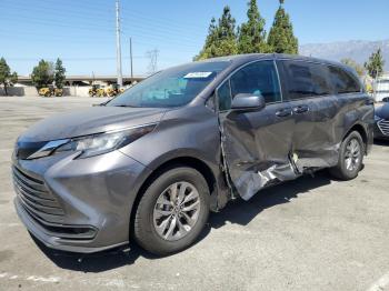  Salvage Toyota Sienna
