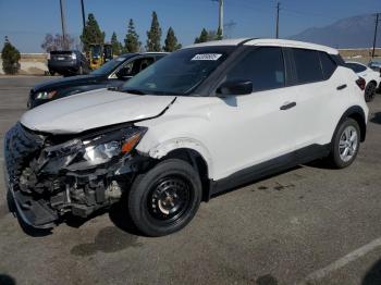  Salvage Nissan Kicks