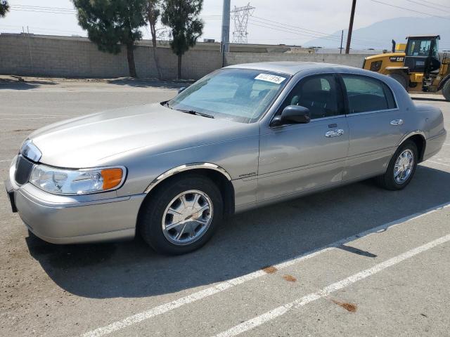 Salvage Lincoln Towncar