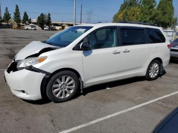  Salvage Toyota Sienna