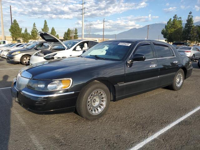  Salvage Lincoln Towncar