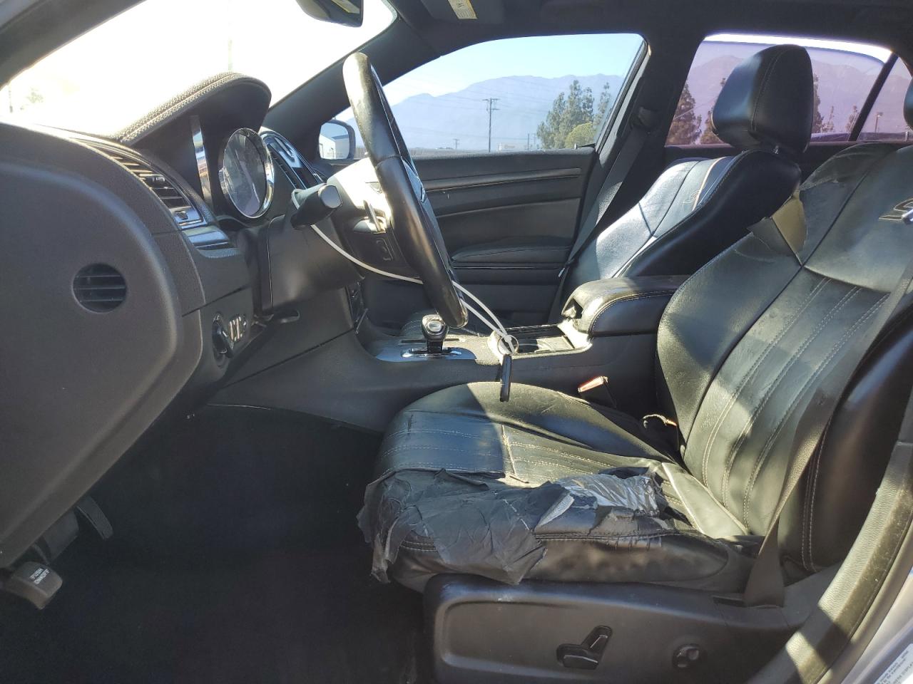 Chrysler 300 S Image 8