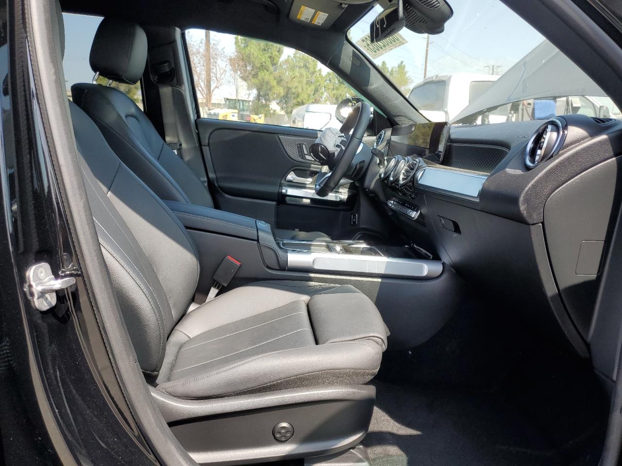 Mercedes-Benz EQB 250+ Image 11