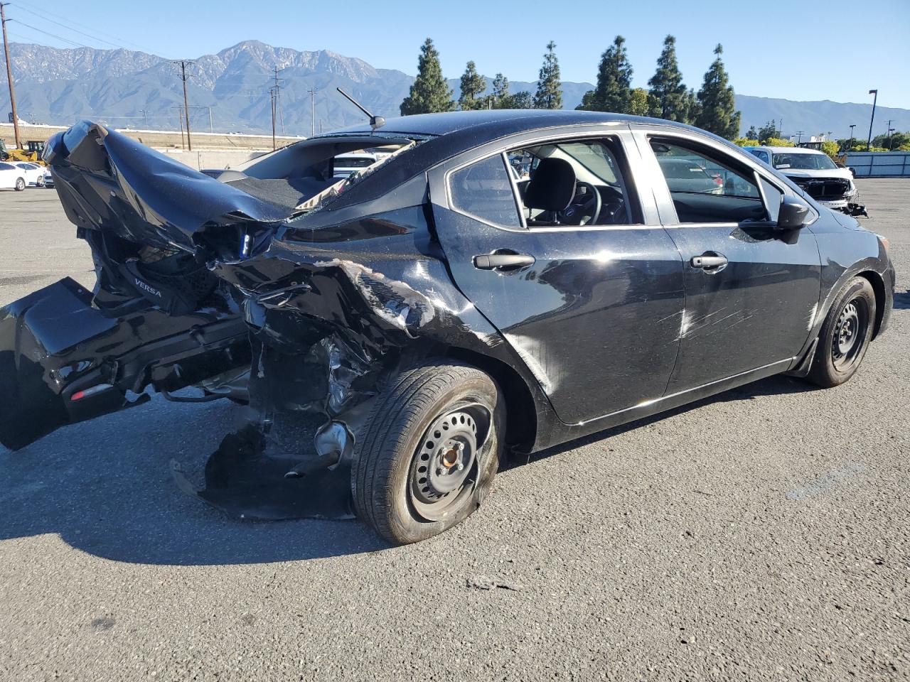 Nissan Versa S Image 3