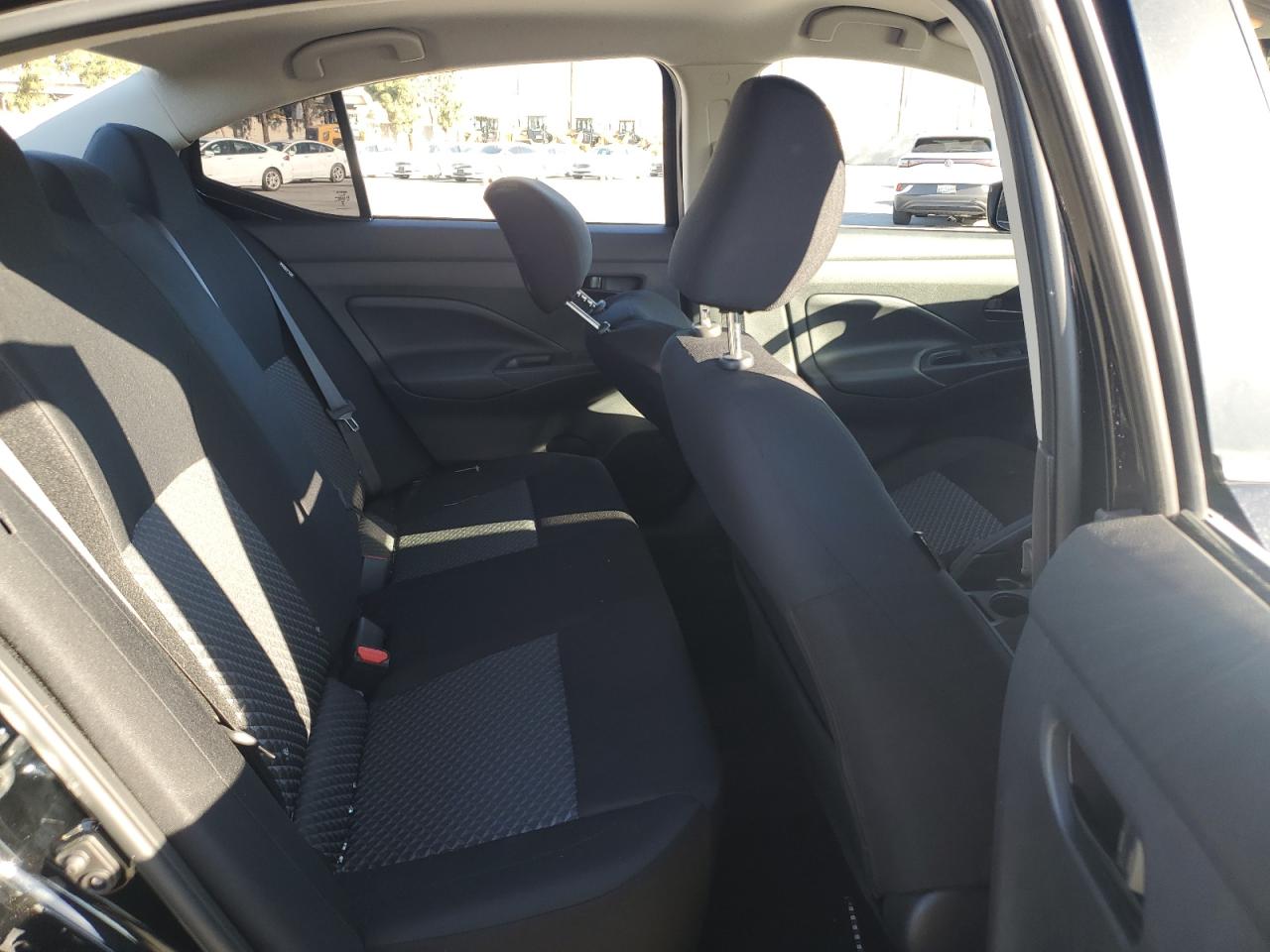 Nissan Versa S Image 10