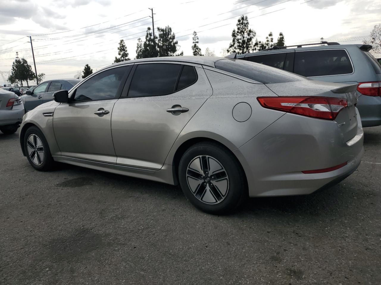 Kia Optima Hybrid Image 2