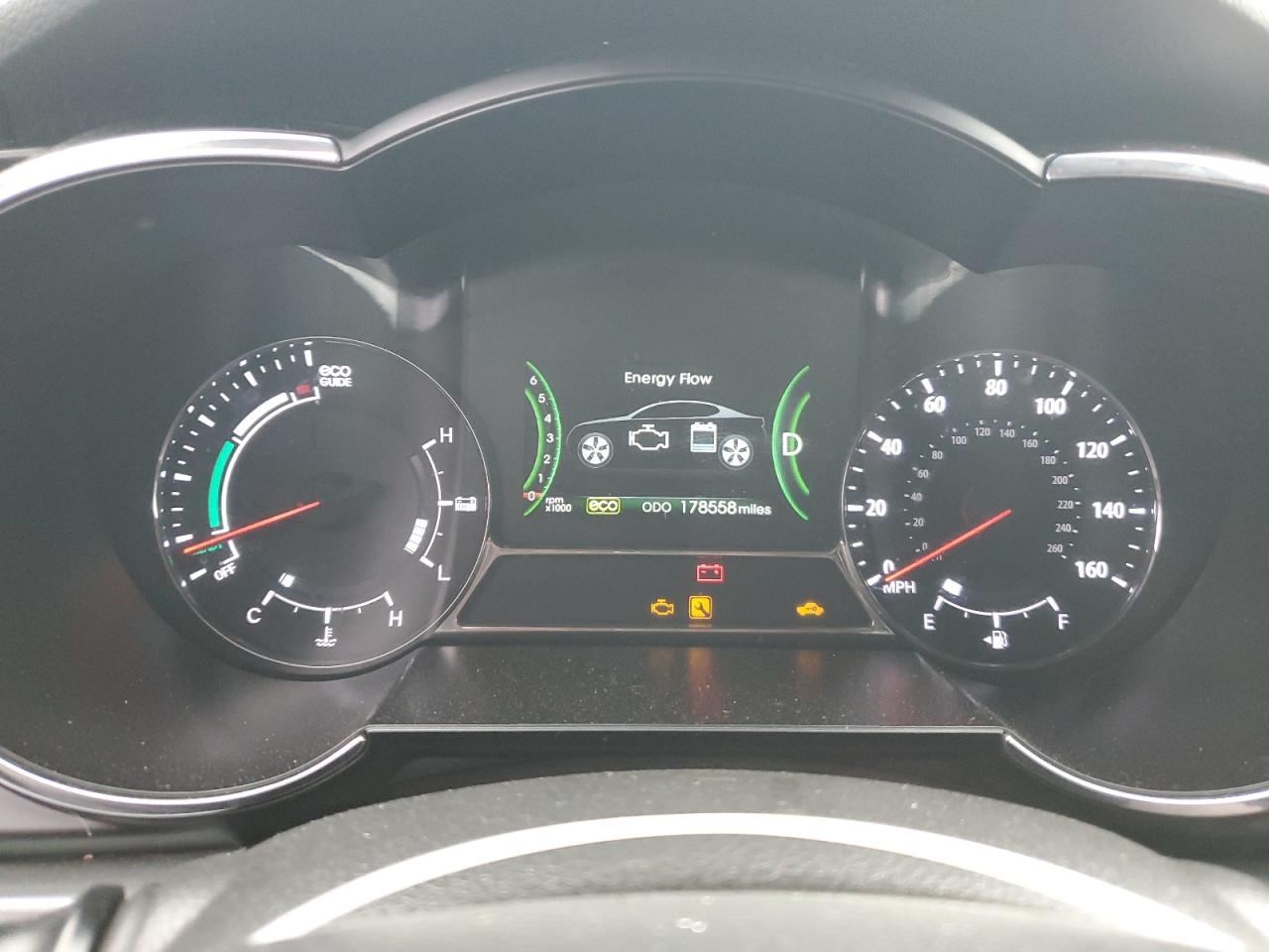 Kia Optima Hybrid Image 8