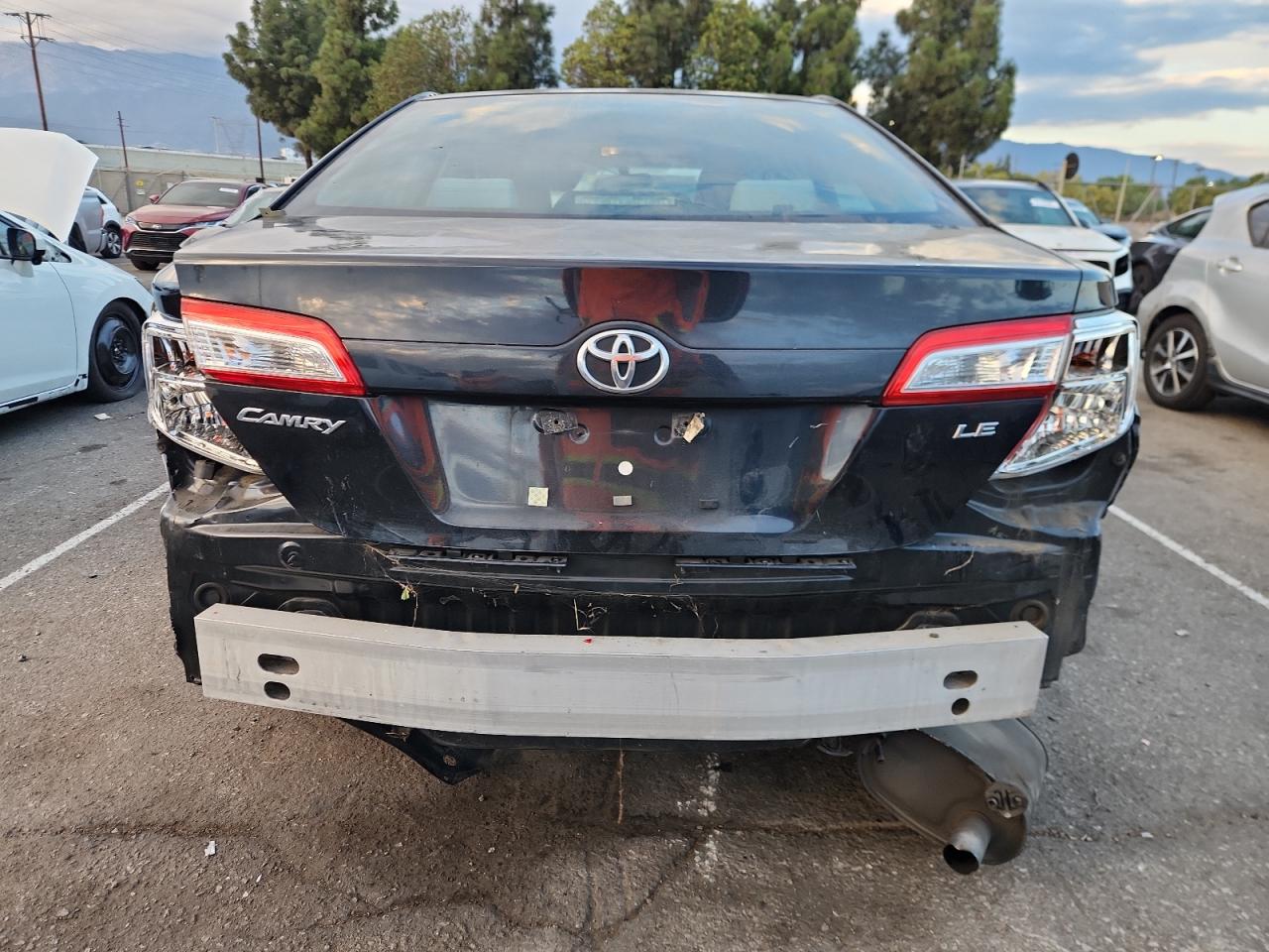 Toyota Camry Base Image 11