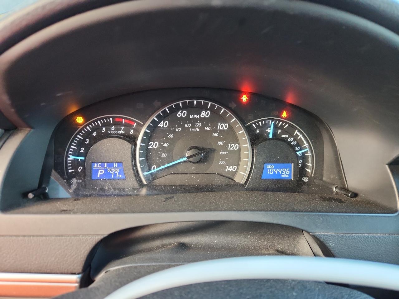 Toyota Camry Base Image 12