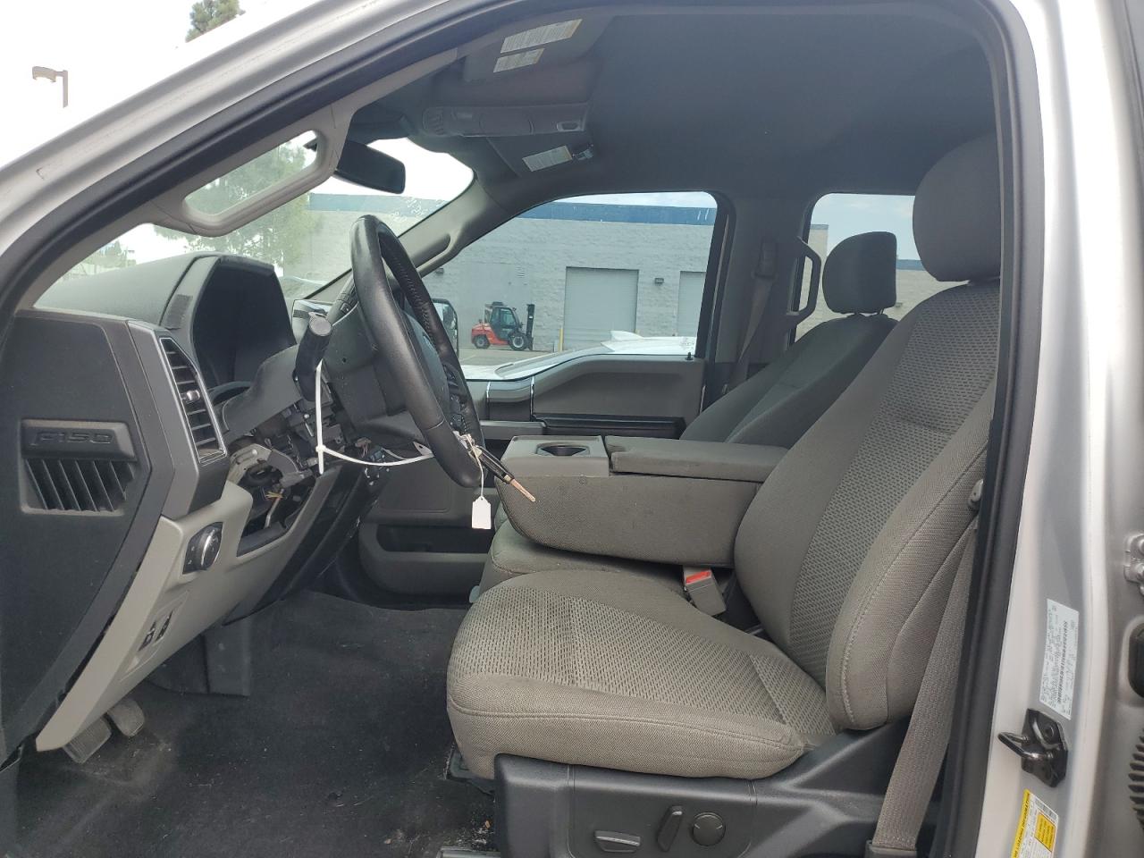 Ford F-150 Supercrew Image 8