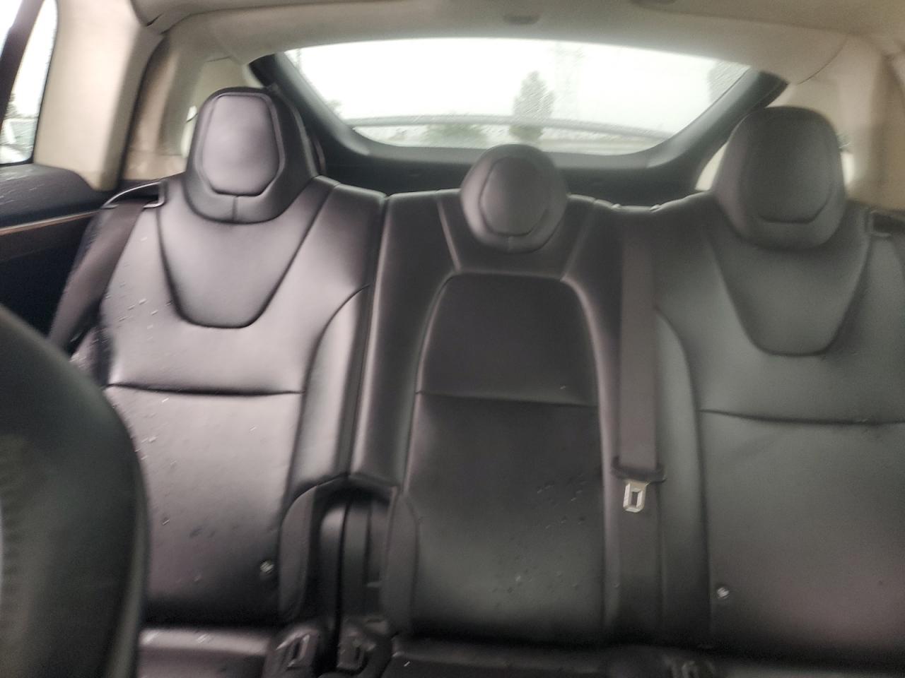 Tesla Model X Image 11