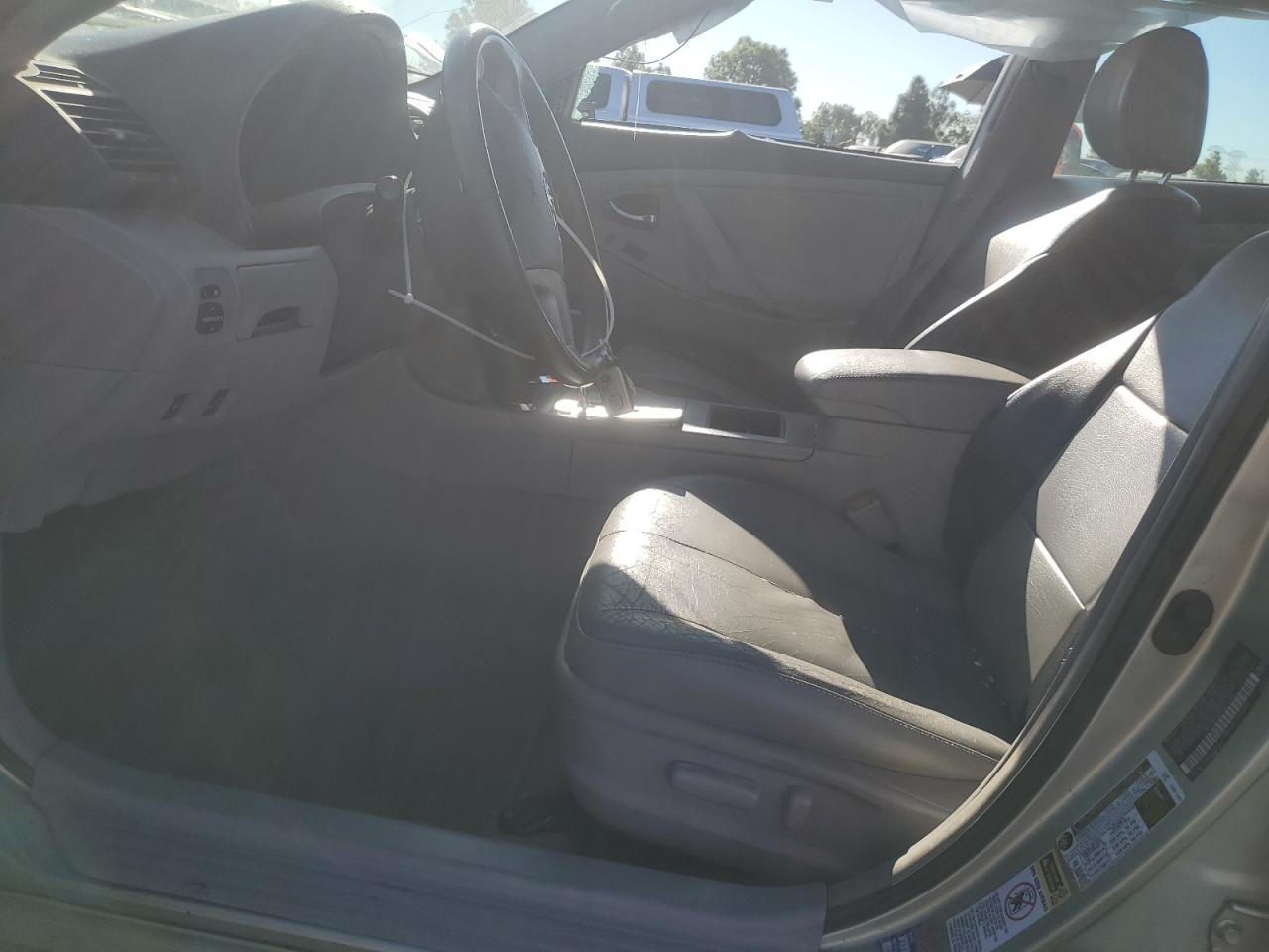 Toyota Camry Hybrid Image 6