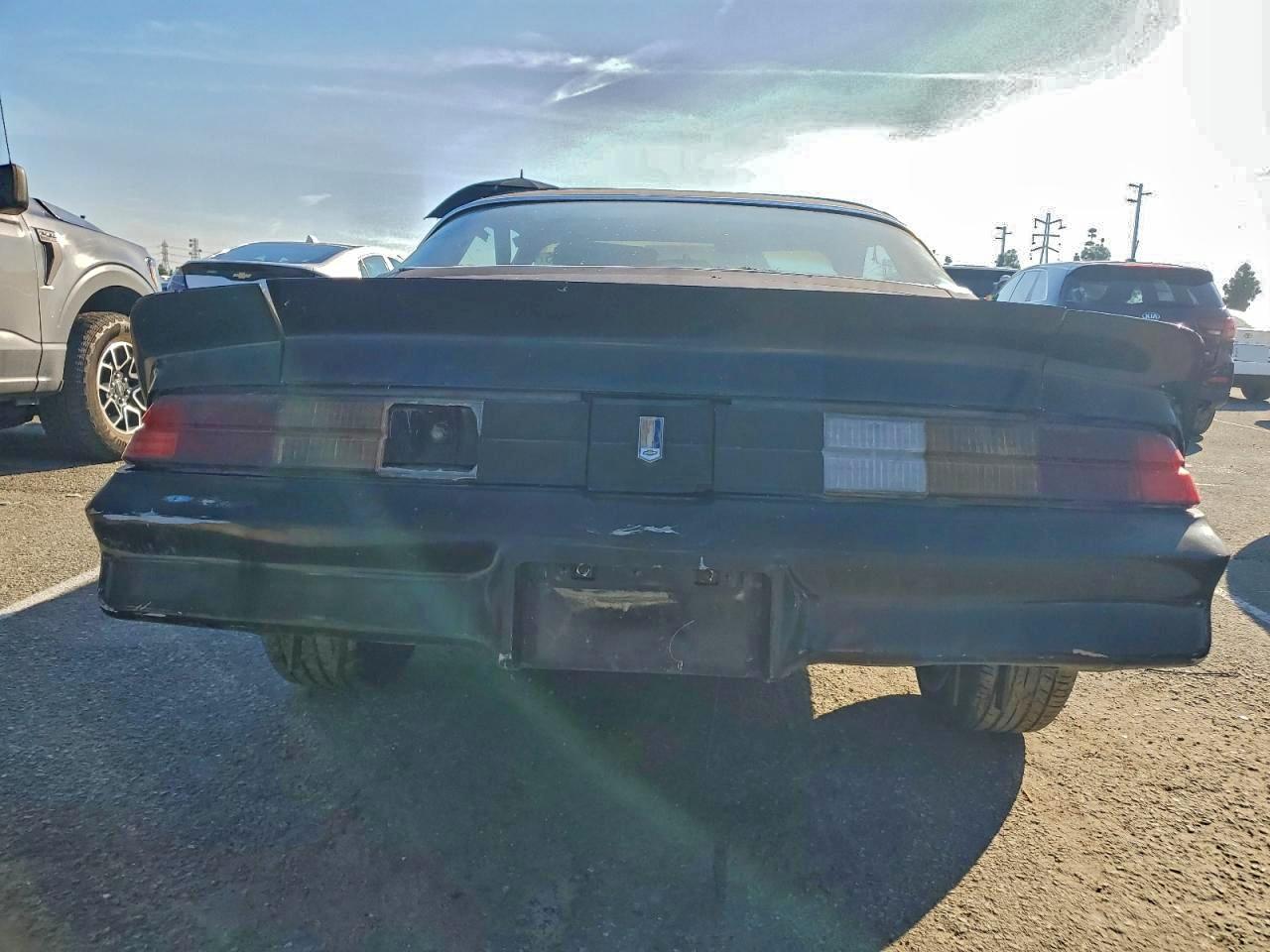 Chevrolet Camaro Image 2