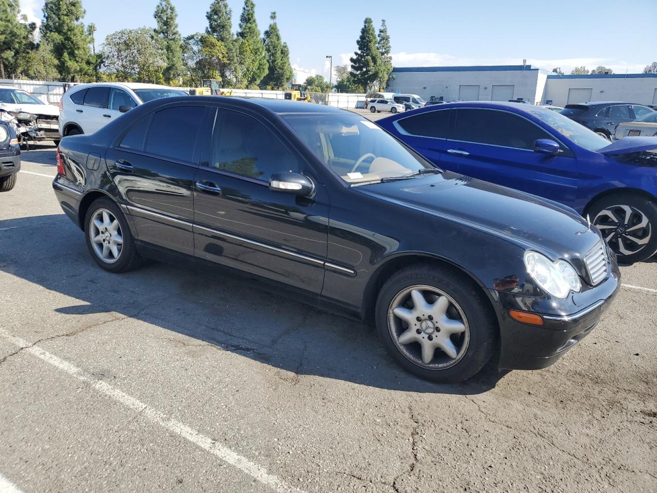 Mercedes-Benz C-Class 320 Image 4