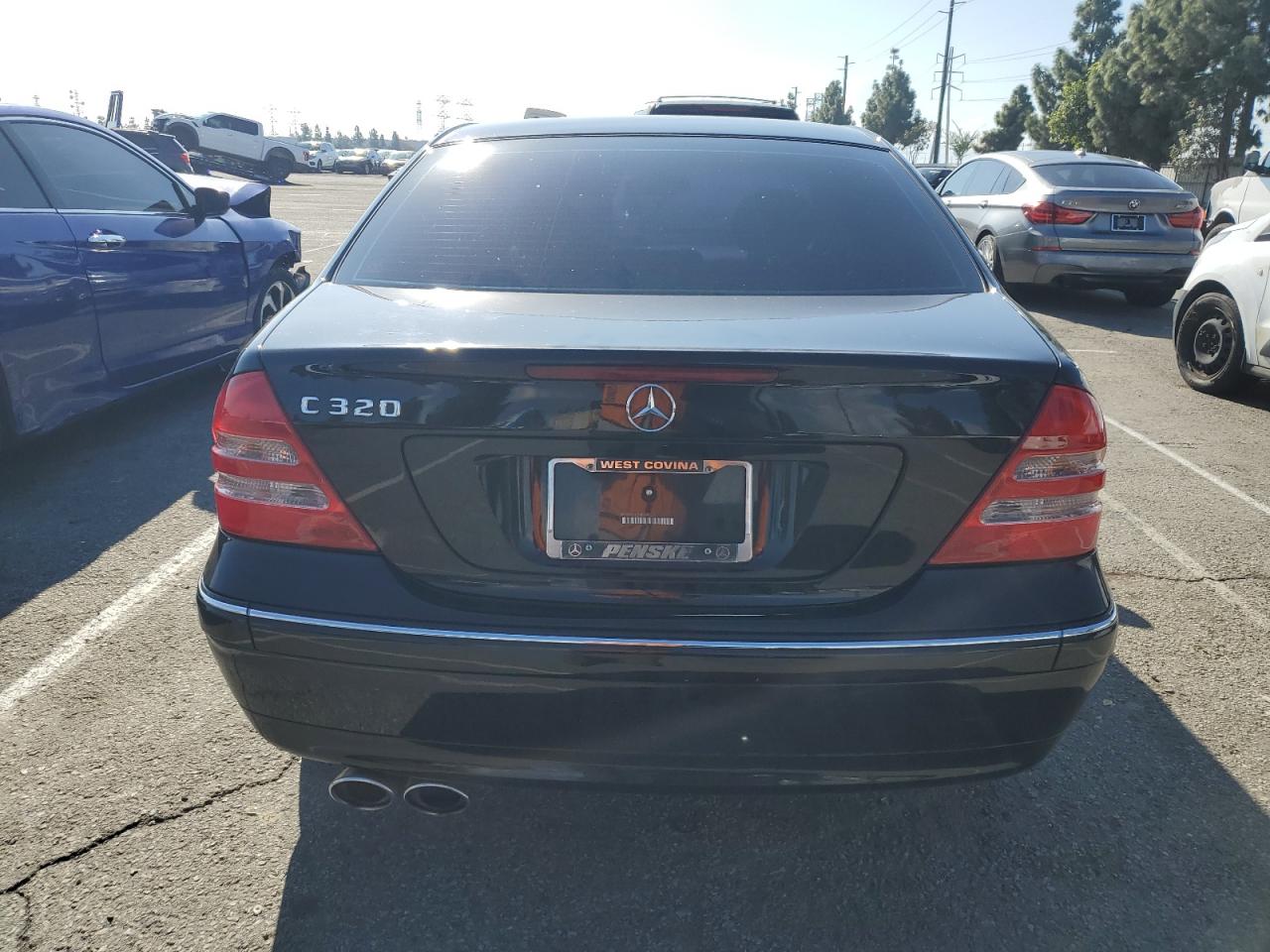 Mercedes-Benz C-Class 320 Image 11