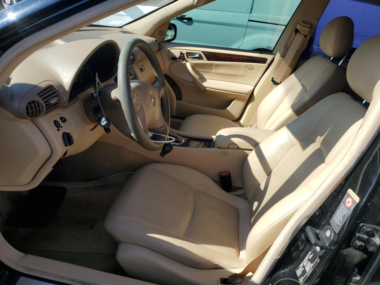 Mercedes-Benz C-Class 320 Image 12