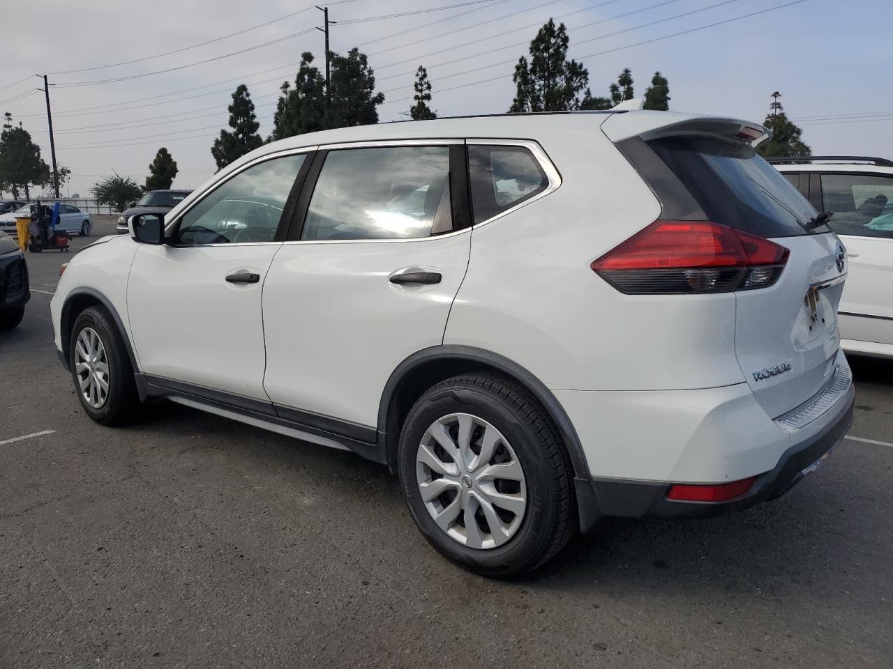 Nissan Rogue S Image 4