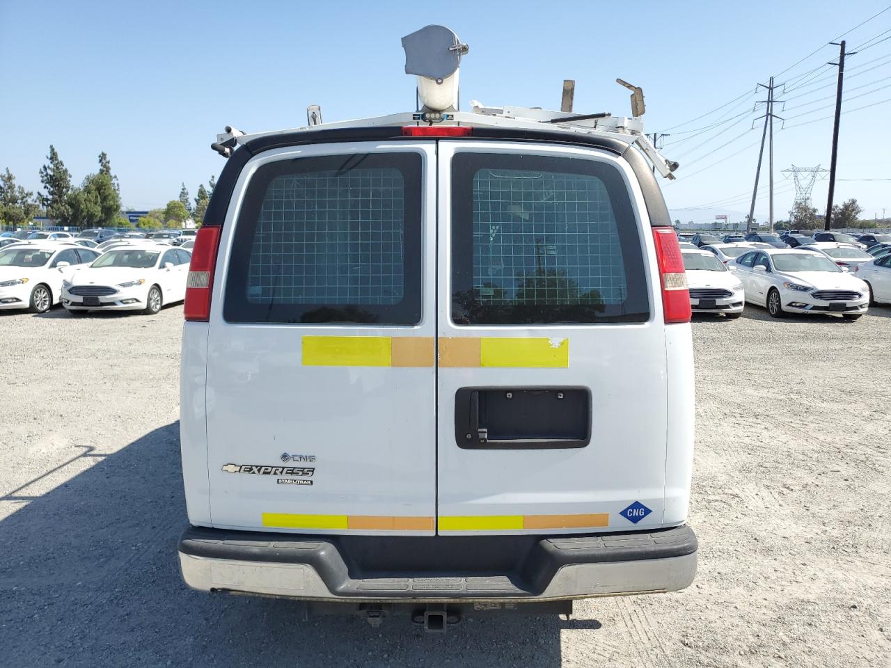 Chevrolet Express Image 2