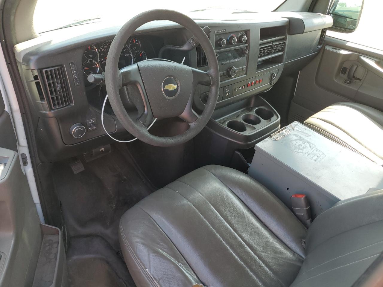 Chevrolet Express Image 7