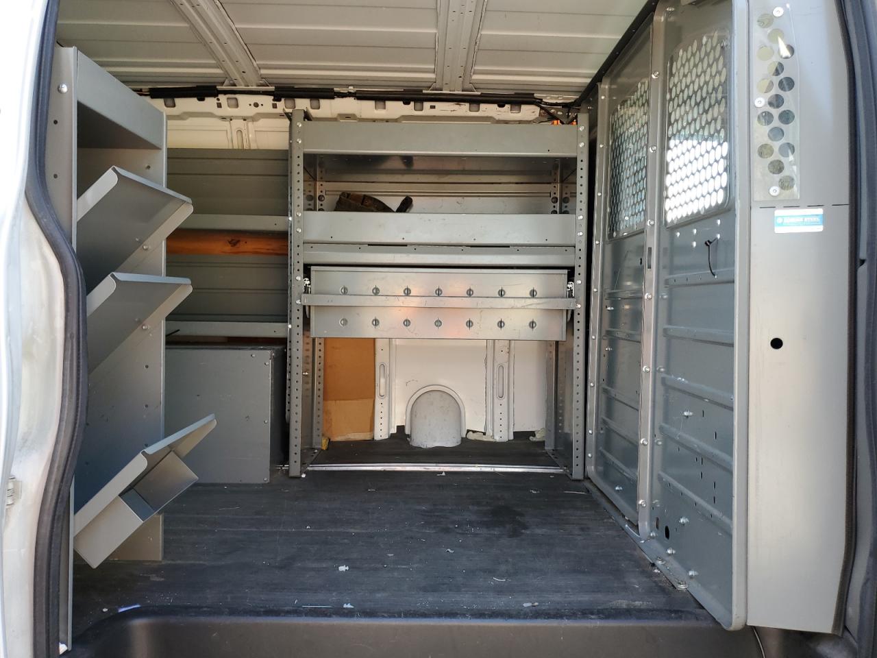 Chevrolet Express Image 9