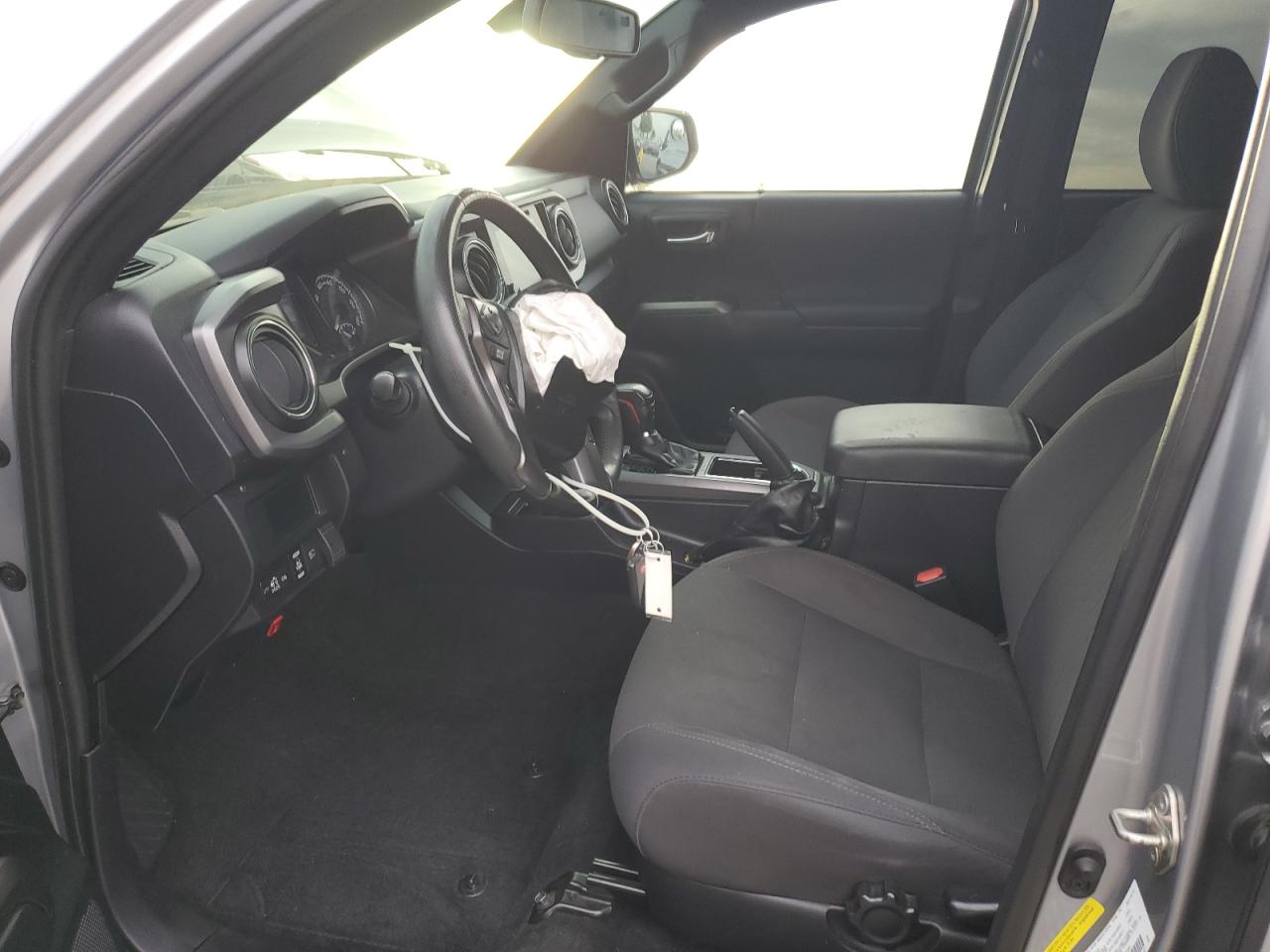 Toyota Tacoma Double Cab Image 3