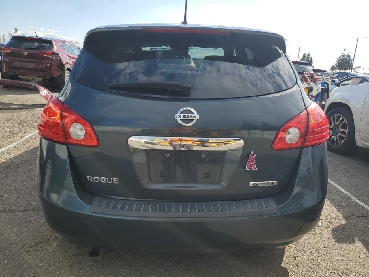 Nissan Rogue S Image 2