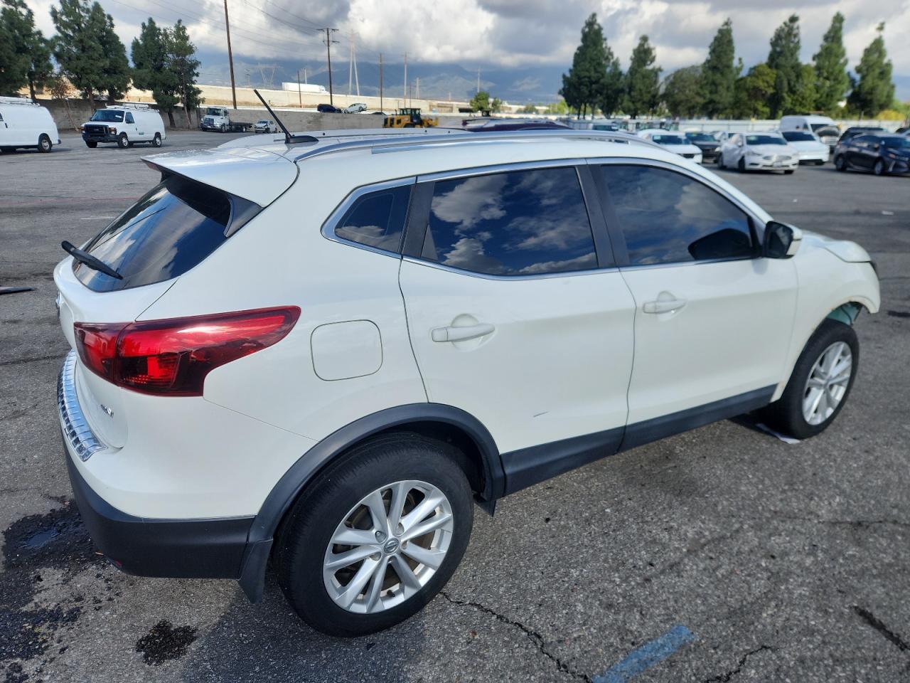 Nissan Rogue S Image 12