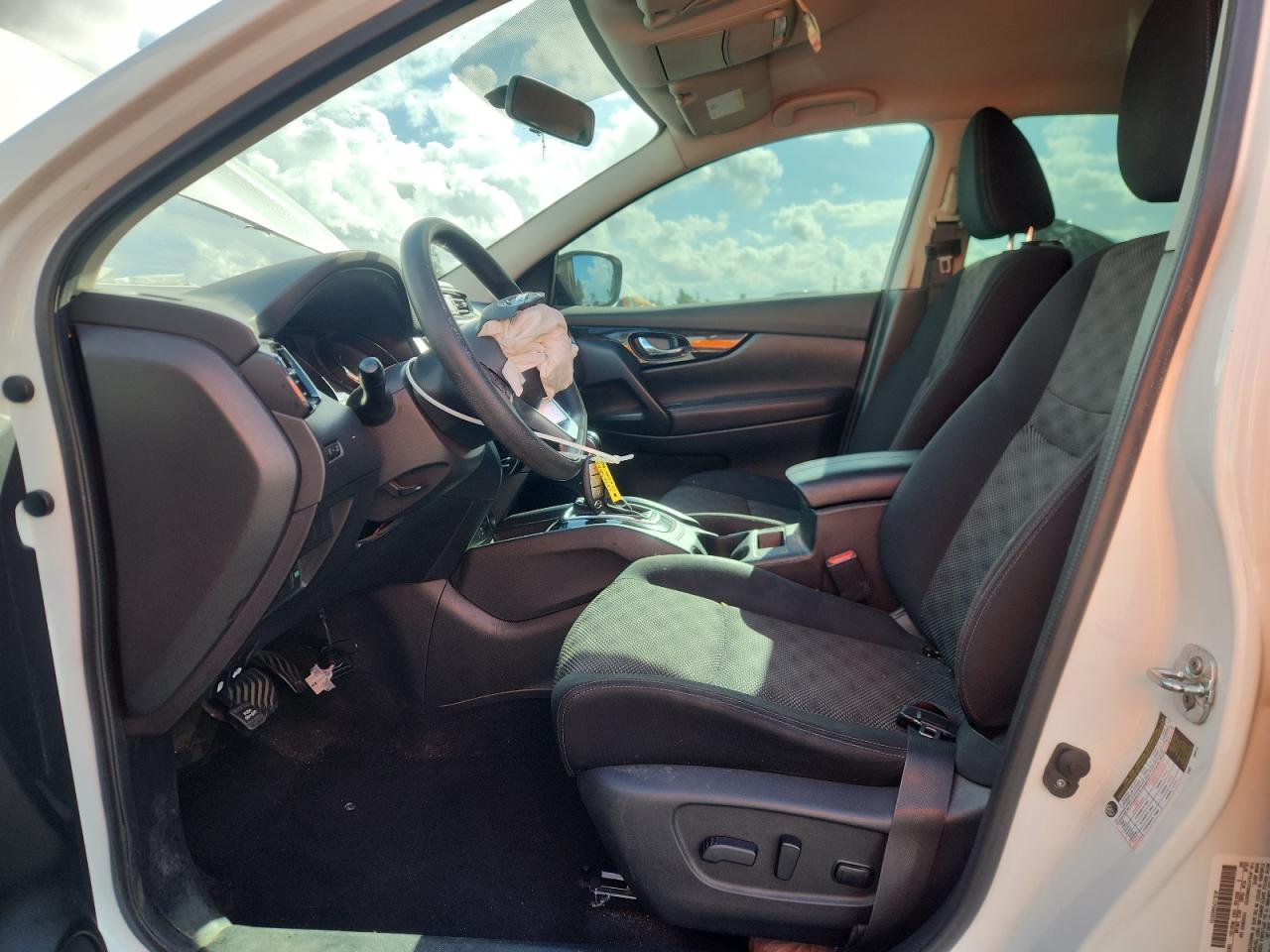 Nissan Rogue S Image 10