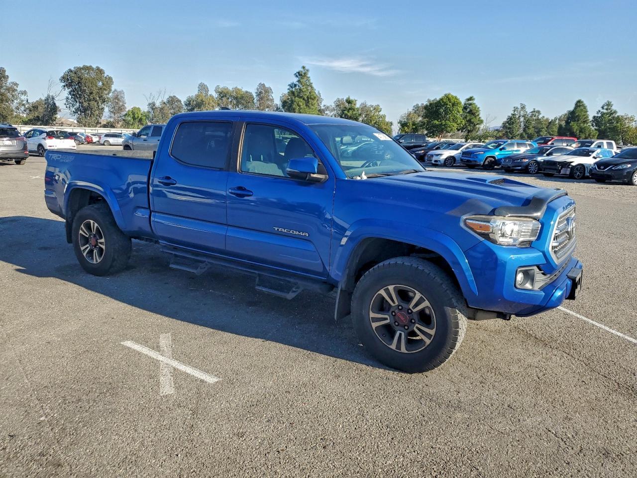 Toyota Tacoma Double Cab Image 3