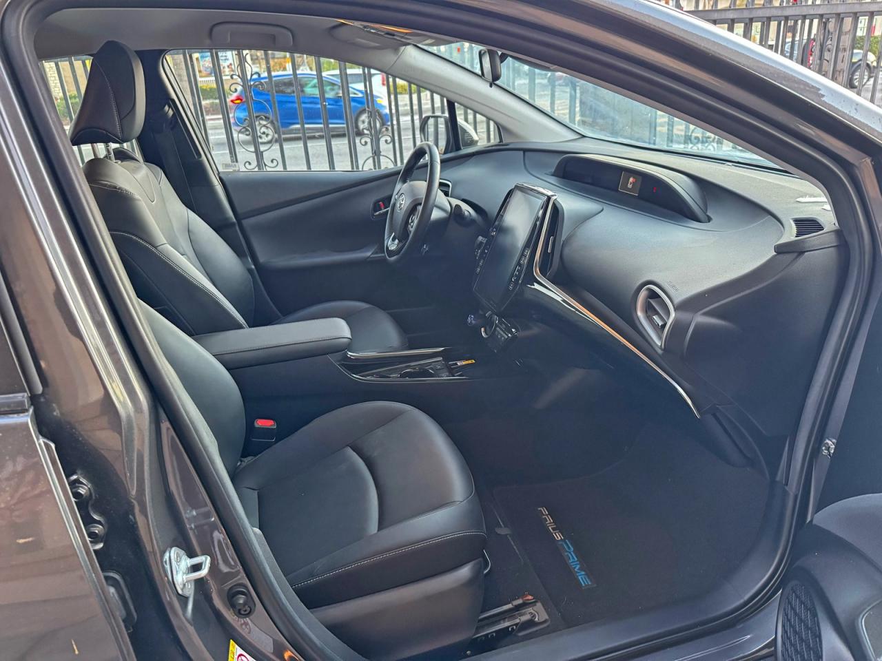 Toyota Prius Le Image 7